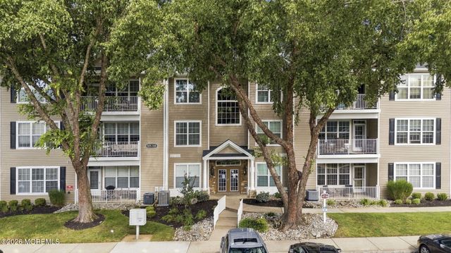 556 Saint Andrews Place, Manalapan, NJ 07726