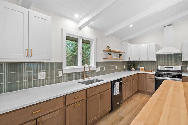 5285 Burning Tree Road, Kalamazoo, MI 49009
