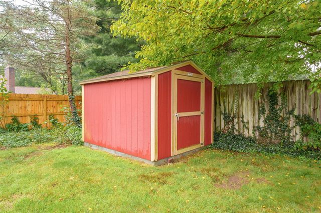 5285 Burning Tree Road, Kalamazoo, MI 49009