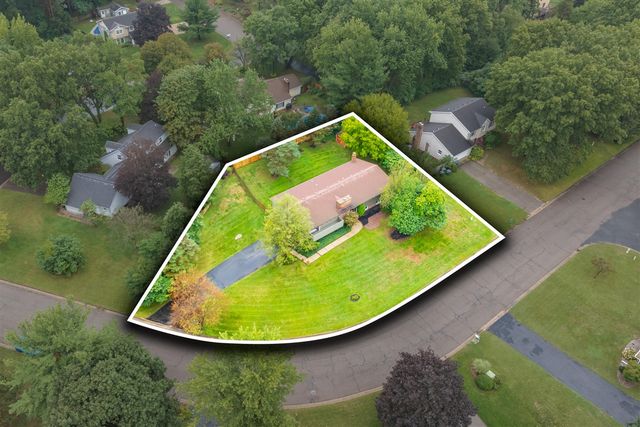 5285 Burning Tree Road, Kalamazoo, MI 49009