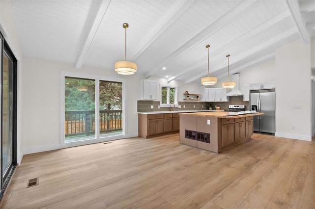 5285 Burning Tree Road, Kalamazoo, MI 49009