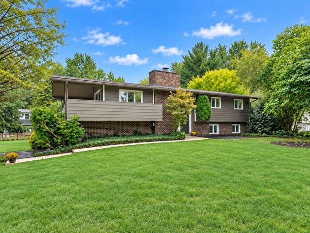 5285 Burning Tree Road, Kalamazoo, MI 49009