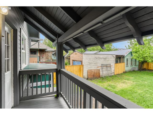 2145 Se CESAR E CHAVEZ Blvd, Portland, OR 97214