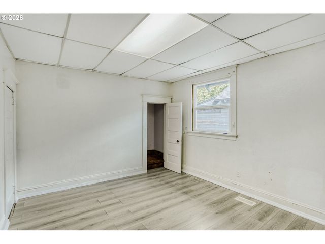 2145 Se CESAR E CHAVEZ Blvd, Portland, OR 97214