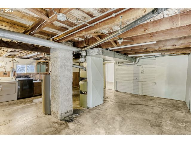 2145 Se CESAR E CHAVEZ Blvd, Portland, OR 97214