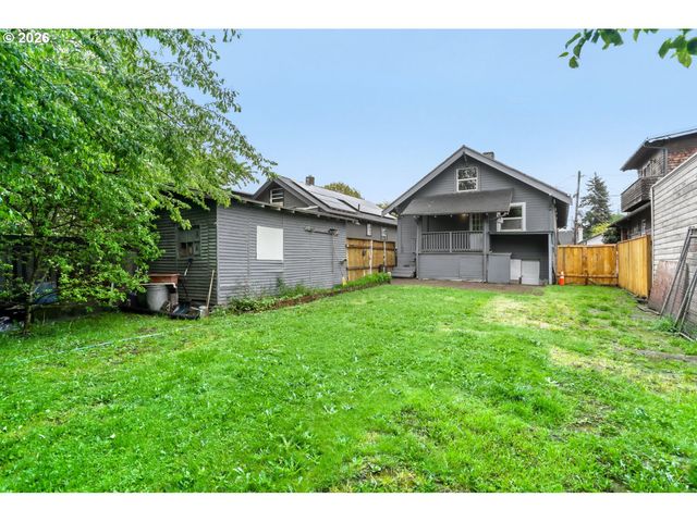 2145 Se CESAR E CHAVEZ Blvd, Portland, OR 97214