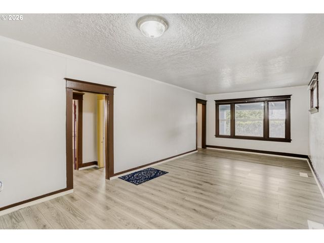 2145 Se CESAR E CHAVEZ Blvd, Portland, OR 97214