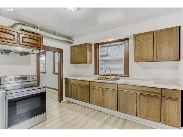 2145 Se CESAR E CHAVEZ Blvd, Portland, OR 97214