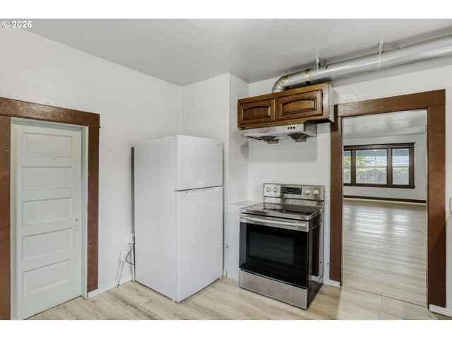 2145 Se CESAR E CHAVEZ Blvd, Portland, OR 97214