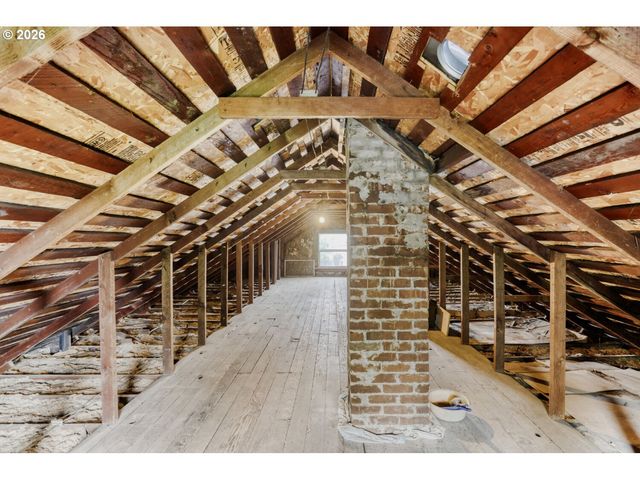 2145 Se CESAR E CHAVEZ Blvd, Portland, OR 97214