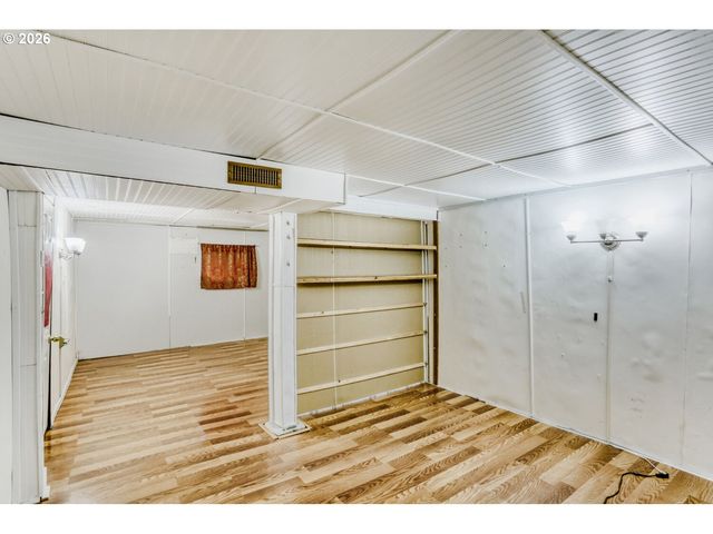 2145 Se CESAR E CHAVEZ Blvd, Portland, OR 97214