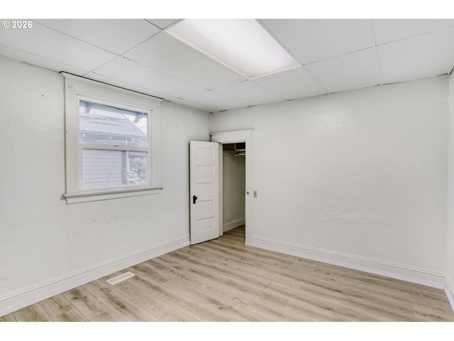 2145 Se CESAR E CHAVEZ Blvd, Portland, OR 97214