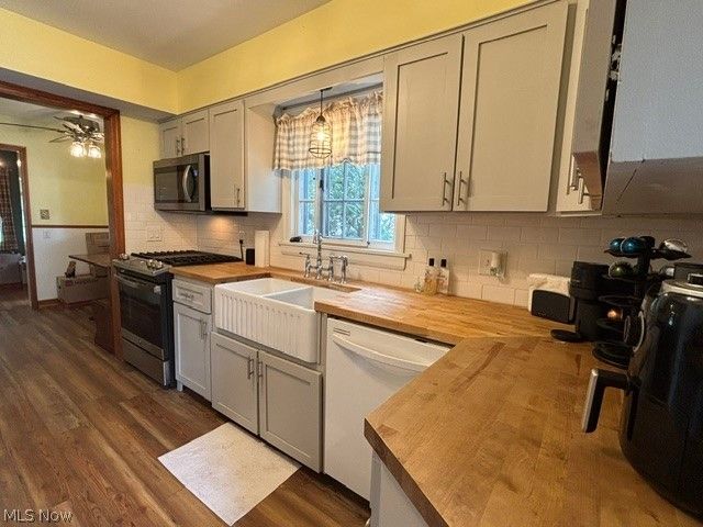 93 Harcourt Drive, Akron, OH 44313