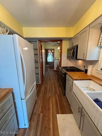 93 Harcourt Drive, Akron, OH 44313
