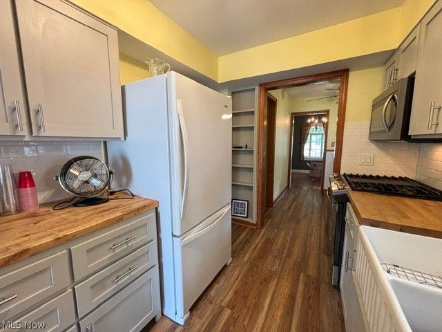 93 Harcourt Drive, Akron, OH 44313