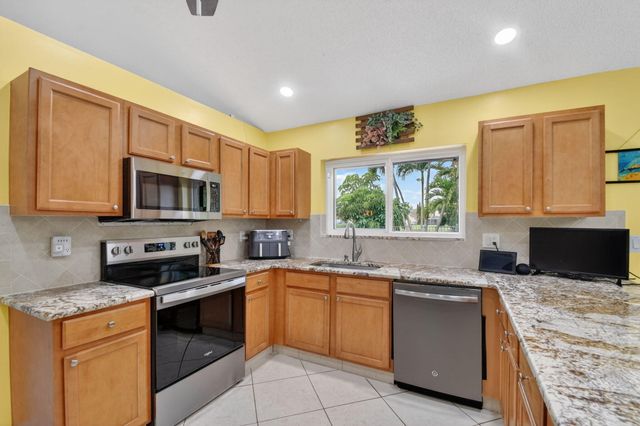 9501 Majestic Way, Boynton Beach, FL 33437