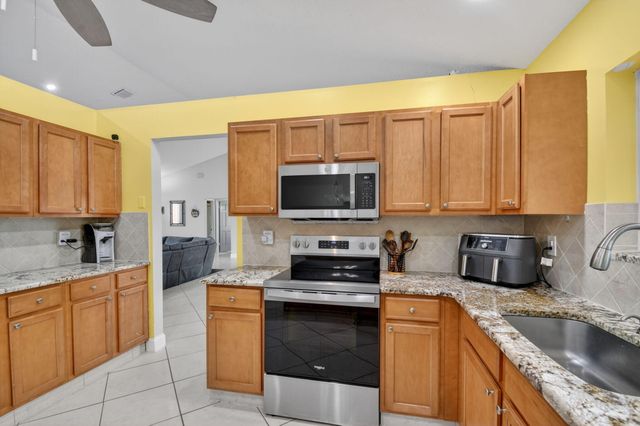 9501 Majestic Way, Boynton Beach, FL 33437