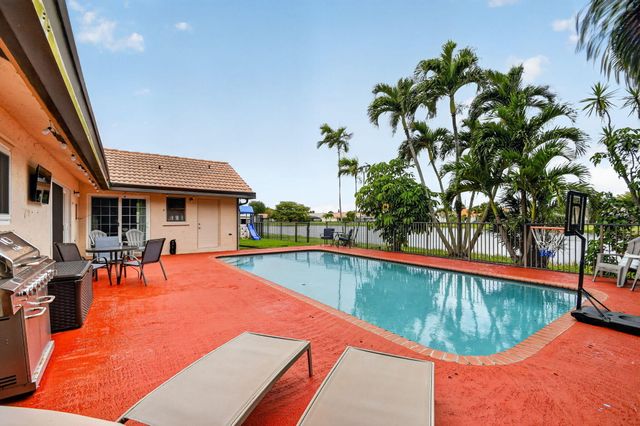 9501 Majestic Way, Boynton Beach, FL 33437