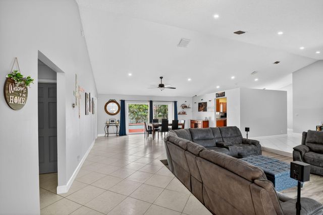 9501 Majestic Way, Boynton Beach, FL 33437