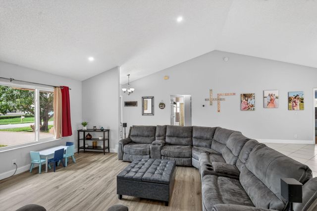 9501 Majestic Way, Boynton Beach, FL 33437