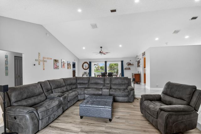 9501 Majestic Way, Boynton Beach, FL 33437