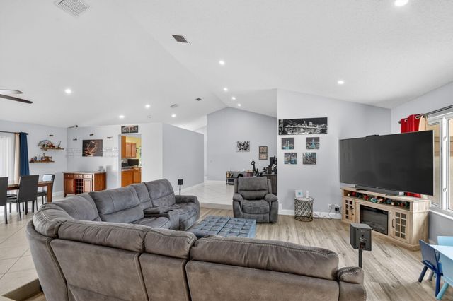 9501 Majestic Way, Boynton Beach, FL 33437