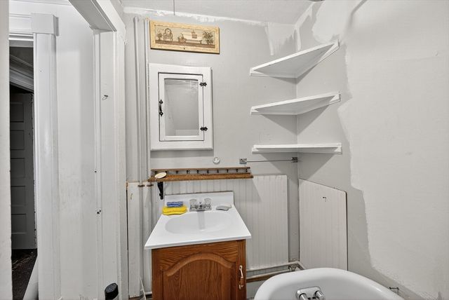 95 Washington St, Chicopee, MA 01020