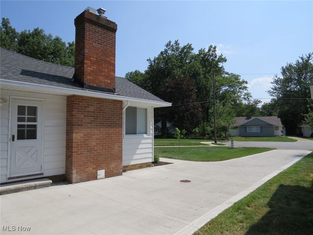 25316 Conover Drive, Bay Village, OH 44140