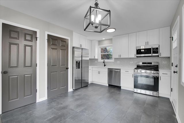 329 E Jefferson Street, Bensenville, IL 60106