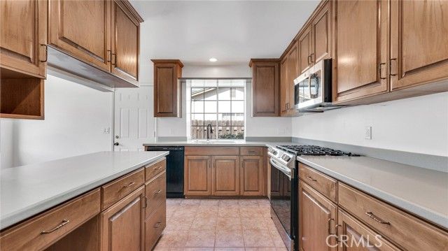 6201 Le Sage Avenue, Woodland Hills (los Angeles), CA 91367