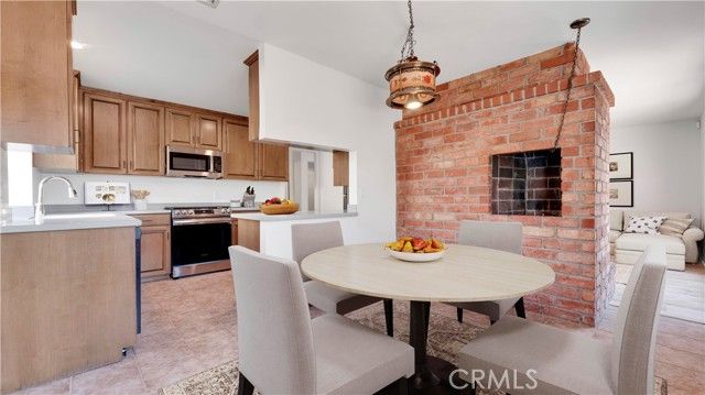 6201 Le Sage Avenue, Woodland Hills (los Angeles), CA 91367