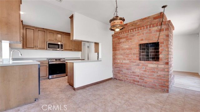 6201 Le Sage Avenue, Woodland Hills (los Angeles), CA 91367