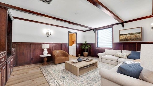 6201 Le Sage Avenue, Woodland Hills (los Angeles), CA 91367