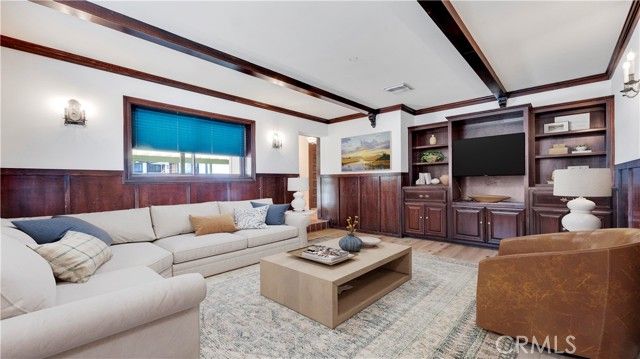 6201 Le Sage Avenue, Woodland Hills (los Angeles), CA 91367