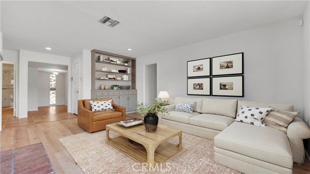 6201 Le Sage Avenue, Woodland Hills (los Angeles), CA 91367