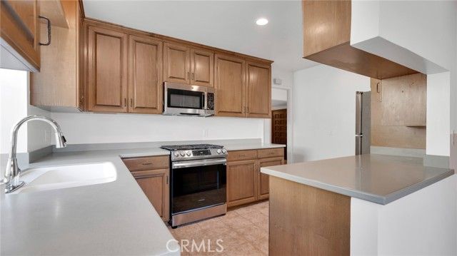 6201 Le Sage Avenue, Woodland Hills (los Angeles), CA 91367