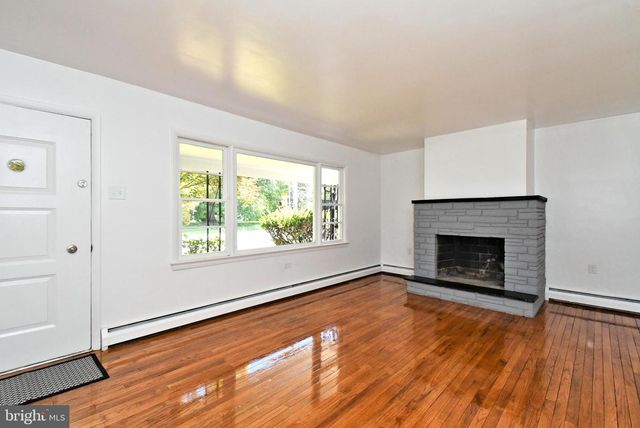 864 CHESTNUT ST, Douglassville, PA 19518