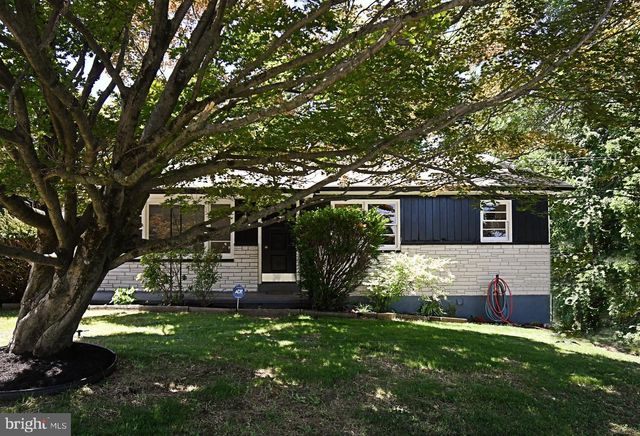 864 CHESTNUT ST, Douglassville, PA 19518