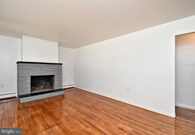 864 CHESTNUT ST, Douglassville, PA 19518