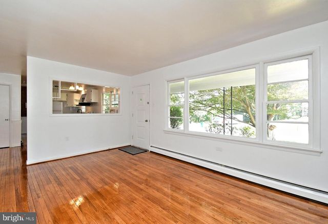 864 CHESTNUT ST, Douglassville, PA 19518