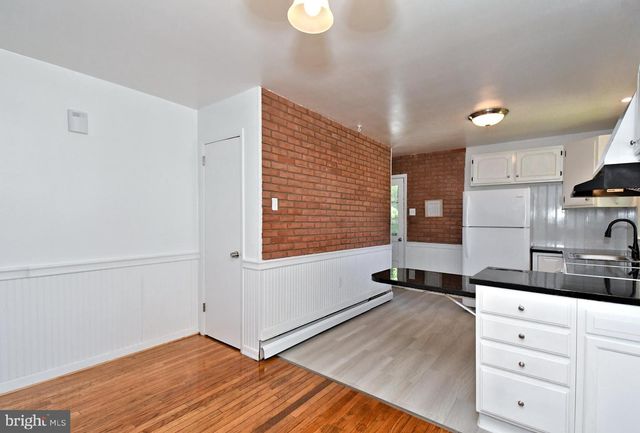 864 CHESTNUT ST, Douglassville, PA 19518