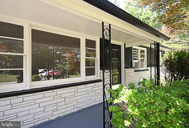 864 CHESTNUT ST, Douglassville, PA 19518