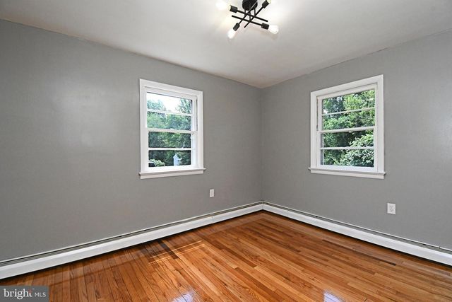 864 CHESTNUT ST, Douglassville, PA 19518