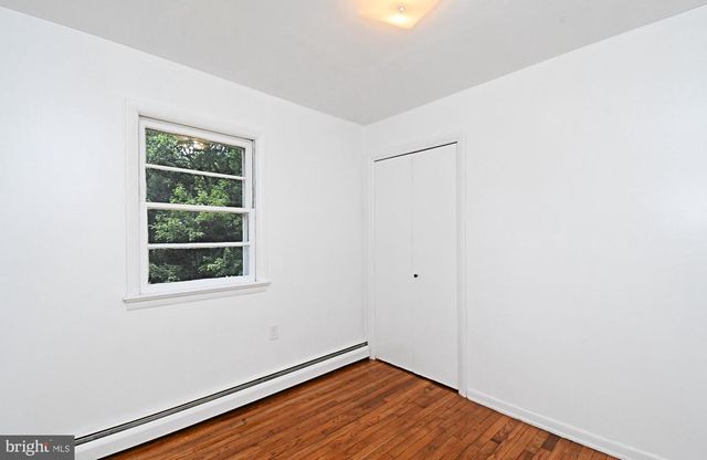 864 CHESTNUT ST, Douglassville, PA 19518