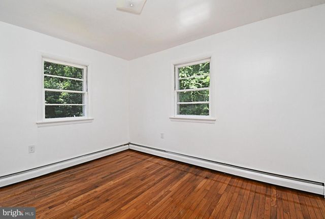 864 CHESTNUT ST, Douglassville, PA 19518