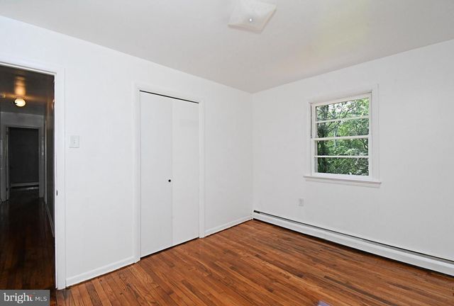 864 CHESTNUT ST, Douglassville, PA 19518
