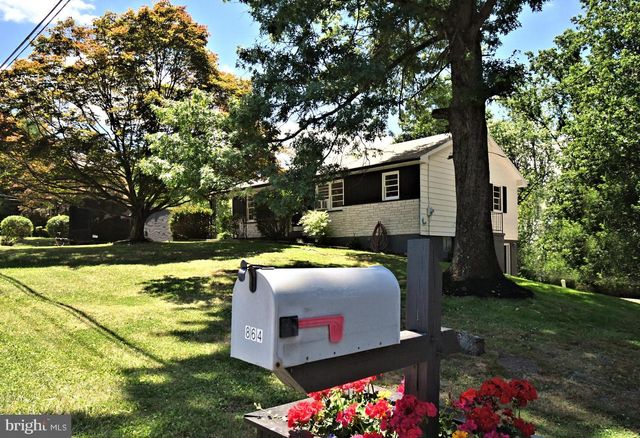 864 CHESTNUT ST, Douglassville, PA 19518