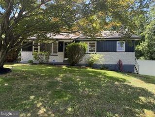 864 CHESTNUT ST, Douglassville, PA 19518