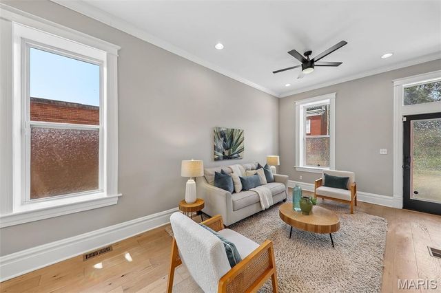 2312 Pestalozzi Street, St Louis, MO 63118