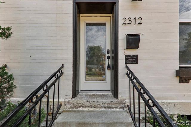 2312 Pestalozzi Street, St Louis, MO 63118